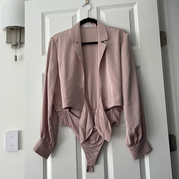 Wilfred NWT Tie Front Satin Blouse - Picture 2 of 2